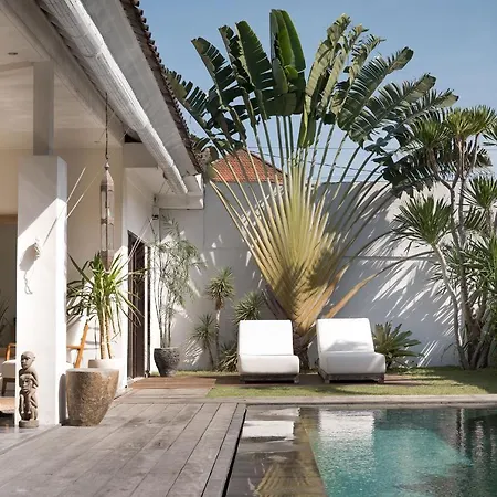 Tropical 3Bdr Poolvilla In Heart Of Seminyak Exterior photo
