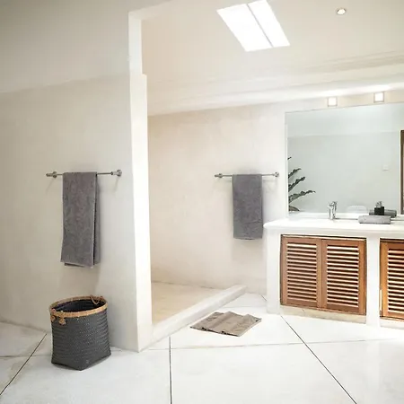 Tropical 3Bdr Poolvilla In Heart Of Seminyak Exterior photo