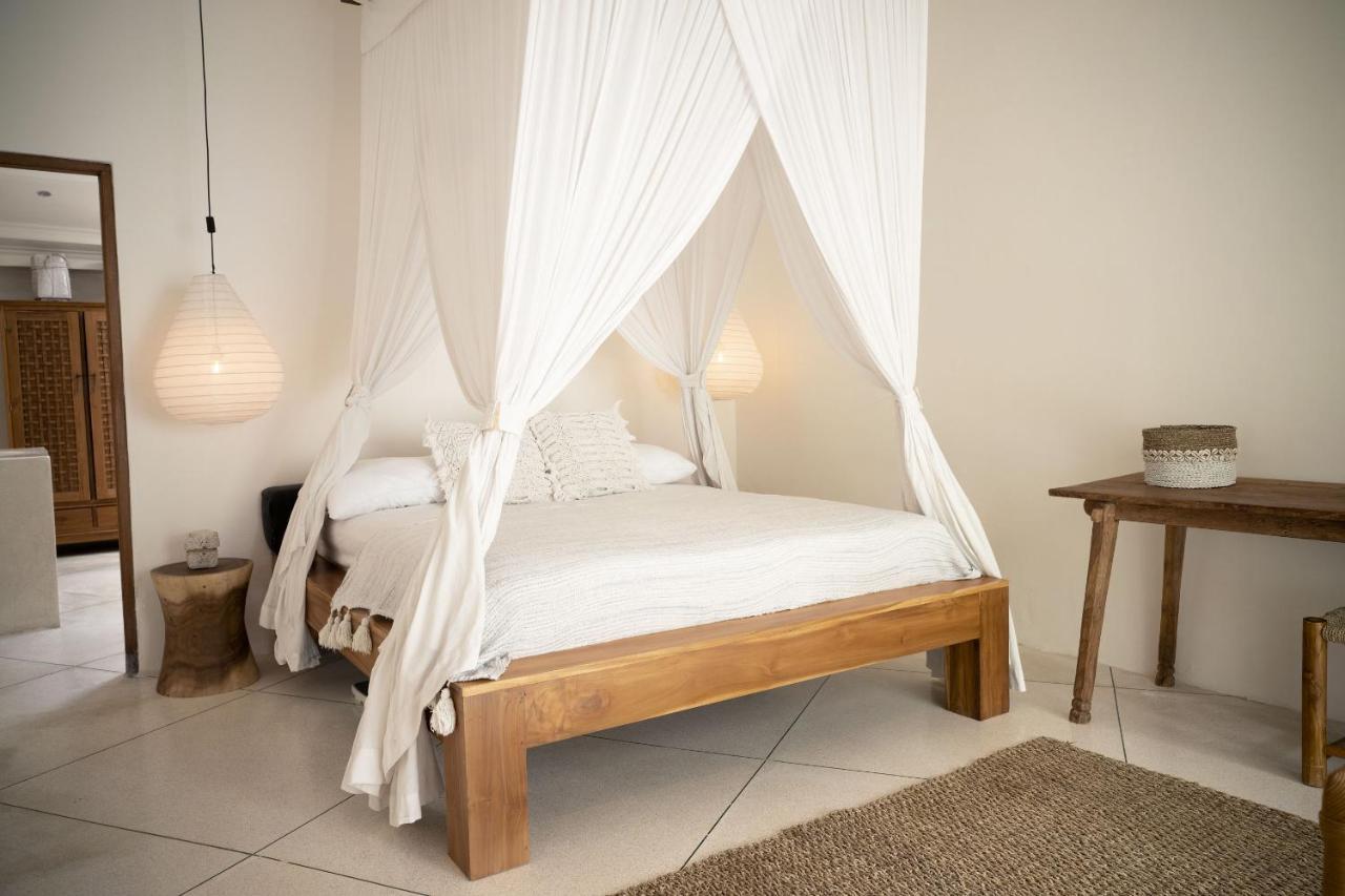 Tropical 3bdr Poolvilla In Heart Of Seminyak